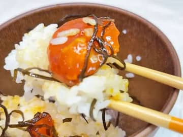 1日寝かせるだけ！　塩昆布と卵で作るレシピに「めっちゃ簡単」「ご飯が進む」