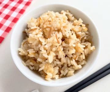 【材料３つだけ】材料入れてスイッチＯＮ→もう完成！！「炊き込みご飯」簡単レシピ