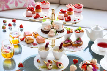 ザ・プリンス パークタワー東京“花と苺畑”着想ストロベリーアフタヌーンティー、白いちごマカロンなど