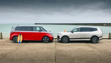 英国政府、2028年からEVへの「走行距離税」導入を確定 ガソリン税収減の穴埋め、1kmあたり3.7円の負担増