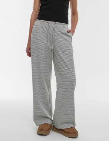 【MOVEで見つけた】空港コーデにも大活躍♪ SONA＆BLACKUPのオシャレなデイリーウェア