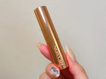 【レブロン】乾燥知らずの秋冬リップ。プチプラなのにこの色味とうるおい、さすがです