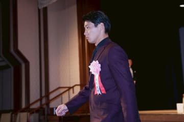 楽天が突然の“報告”「ちょっと何言っているのか」　正装のはずが…辰己にSNS騒然