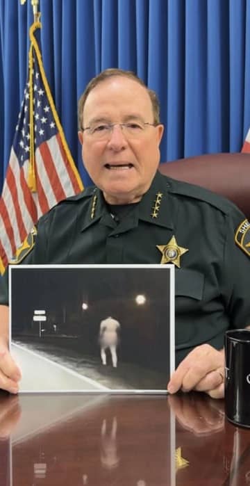 米フロリダ州レイクランドの白い人影の〝幽霊騒動〟全裸男のＴｉｋＴｏｋチャレンジだった