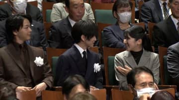 愛子さまを主演の板垣李光人さんらが出迎え…映画『ペリリュー　ー楽園のゲルニカー』　チャリティー上映会に初めて単独鑑賞