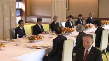 天皇陛下が最高裁長官ら招き昼食会…「2人で伺いました」秋篠宮さまと兄弟で法廷見学したことも