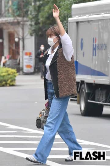 【色気ダダ漏れ】王林　バラエティで見せた「肩出し衣装」にファン唖然、クラブ通いも公言する“パリピ”な素顔とは