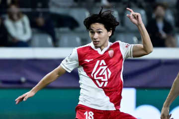 日本代表MFのCLダイレクト弾「シュートうますぎ」　技ありの一撃に反響「決定力が日本人離れ」