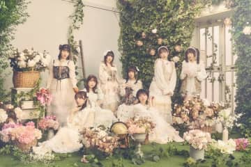 「メガネ似合ってる！」「衣装とのギャップにやられるやつ」DIALOGUE+の緒方佑奈、黒衣装でのメガネ姿公開に絶賛の声