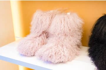 「UGG 銀座松屋通り」オープン、ふわふわビッグサイズのショートブーツやスリッポンなど25年秋冬新作も