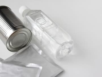 「買うのが面倒くさいので、毎年長期保存食が届くのが助かる」52歳女性が買ってよかった株主優待