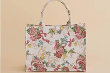 メゾン ド フルール“花と赤いリボン”のゴブラン織りトートバッグ、アール・ド・リスとコラボ