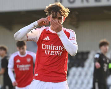 「アーセナルの未来は明るい」期待の15歳が強烈インパクト！ ３人抜き衝撃弾にファン熱狂「信じられない」