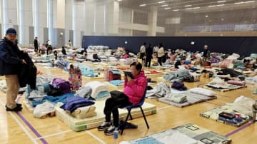 香港の高層住宅火災　住民の避難支援進む