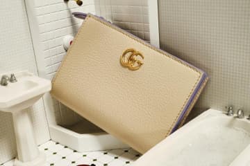 グッチ“ダブルG”煌めくバイカラーのレザー財布＆ターコイズブルーのカードケース