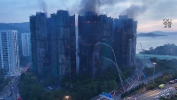 香港の高層住宅火災で65人死亡70人負傷…安否不明は200人超に上る