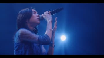 milet『葬送のフリーレン』第1期ライブ映像を特別公開！2期連続ED起用を記念して