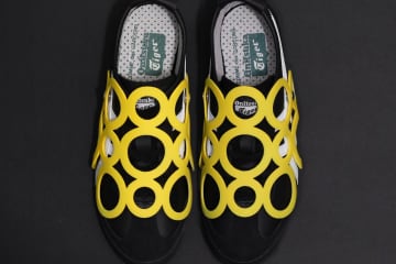 コム デ ギャルソン×オニツカタイガー「メキシコ 66」スニーカーに“タイガーイエロー”のカスタム