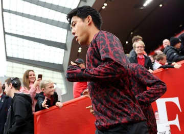 「頑なに使わない理由はなんだ？ボロボロなのに」守備崩壊で12戦９敗でも出番なし…遠藤航の起用法に不満噴出！「失点防ぐために出そう」「このチーム状態でも使われないなら出てったほうがいい」