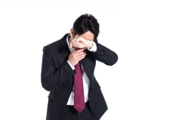 退職を伝えた瞬間「まさかの上司号泣」 想定外の引き止めにあった女性 「あのとき振り切れば良かった」と後悔