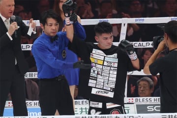 世界王者が思わず「怖い」　衝撃TKO坪井智也、試合中の“奇行”に戦慄「こっちに気づいて…」