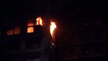 香港の高層住宅大規模火災これまでに83人死亡確認・200人以上と連絡取れず　夜を徹しての救助活動