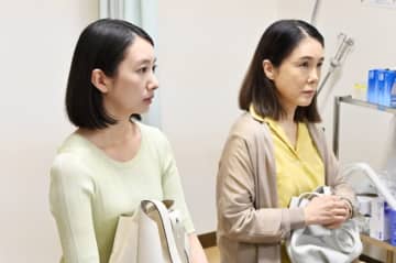 『フェイクマミー』第8話 “薫”波瑠、母“聖子”筒井真理子のガン再発を知る