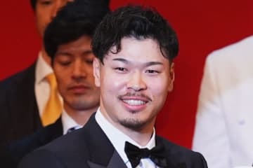 佐藤輝が身に着けた“超高級ブランド”が「凄い！」　特注の一品は「MVPにふさわしい」