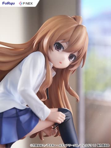 「とらドラ！」よりメインヒロインの逢坂大河が1/7スケールでF:NEXからフィギュア化アニメOP冒頭の“ソックスを履く”ワンシーンを忠実に再現