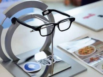 アリババ、初のAIスマートグラス「Quark AI Glasses」発売　翻訳や会議メモ、「アリペイ」連携