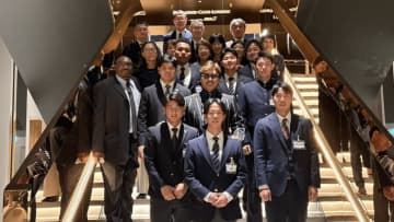 新庄監督「日本一を取るばい！」新入団選手と決意の一枚にファン声援　「いつもいつも最高」「本当に尊敬しています」