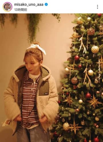 宇野実彩子、アップヘア×もこもこボアコーデに絶賛の声「かわいすぎる」「こんなママになりたい」