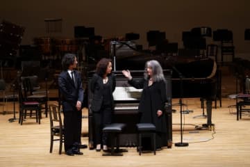 歴史的アップライトピアノ「明子さんのピアノ」の音色をデジタル音源化。80年前の音色が電子ピアノから響いた夜