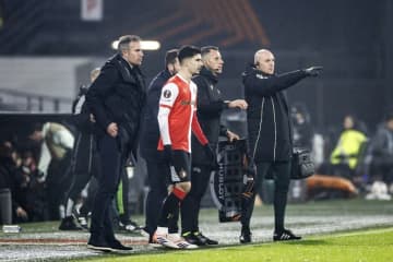 “父”ファン・ペルシ監督「特別な瞬間」　息子の19歳シャキールがELでトップチームデビュー