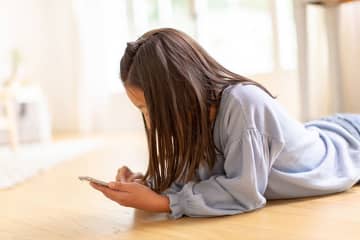 ネッ友がいる小中学生が過去最多の74.8％に、ニフティキッズ