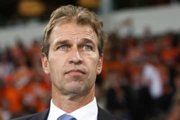 韓国代表の日韓ワールドカップ4強に貢献、Jリーグで指揮も…ピム・ファーベークさんがこの世を去って6年