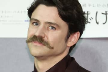 『ばけばけ』ヘブン役のトミー・バストウ　‘22年にカナダで日本語を教わった“50代女性芸能人”