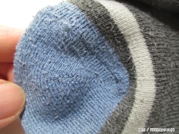 毛玉だらけの靴下、捨てるしかない？　グンゼが『取り方』をアドバイス