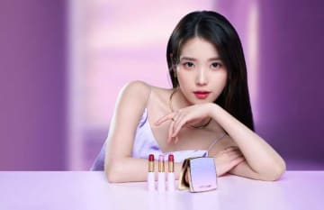 エスティ ローダーのホリデーに“幸運の花”が開く♡ラベンダー キスが限定登場