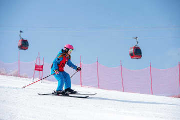 中国の氷雪産業の規模が1兆元の大台突破へ