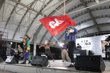 C&K、天文館公園フリーライブに約4,000人が集結「これからも鹿児島と“相思相愛”を続けていけたら」