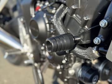 CB1000Fをダメージから守る　STRIKERからガードスライダー＆コアガード登場