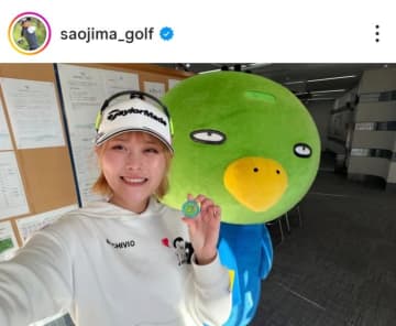 試合中にまさかのモノマネ!? 女子ゴルファーがホテルのキャラクターにちなんで「パタパタパタ……飛んできま～す！」