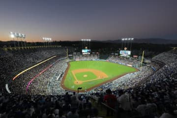 ドジャー・スタジアムで１２月に驚きのゴルフ大会　最上階デッキからラウンド「全米で最もユニークなコース」