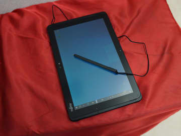 訳ありWindowsタブレット「ARROWS Tab Q508/SE」が5,000円、キーボード付きの中古品