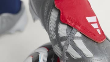 adidas伝説のサッカースパイク『プレデターマニア』が復刻！「ガンメタリック」カラーで“匂わせ”も…1月13日発売