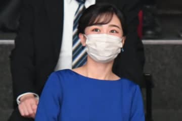 「とてもお似合い」佳子さま　デフリンピック閉会式でお召しになったロイヤルブルーの装いに絶賛続々…賛否呼んだ“ボディラインくっきりワンピ”との違い