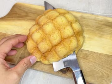 メロンパン好きは試して！　半分にカットして挟んだものに「食べる手が止まらない！」