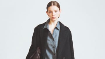 【明日なに着る？】シーンを問わず合わせやすい「上質な黒のロングコート」