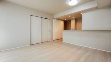 ブランズ東雲 4階｜「東雲」駅徒歩9分。水辺の開放感と都市の利便を手にする東雲レジデンス。全居室採光ありの陽当たり良好な南東角部屋4LDK。住戸付設のトランクルームあり。